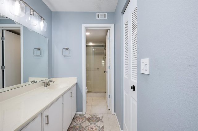 360 THREE LAKES LANE E, Venice, FL 34285