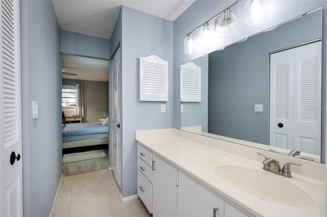 360 THREE LAKES LANE E, Venice, FL 34285