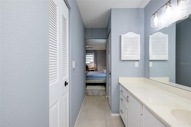 360 THREE LAKES LANE E, Venice, FL 34285