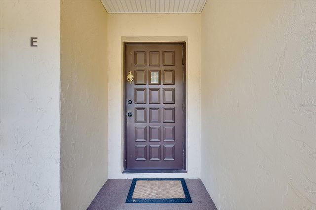 360 THREE LAKES LANE E, Venice, FL 34285