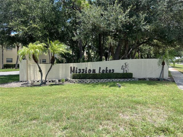 360 THREE LAKES LANE E, Venice, FL 34285