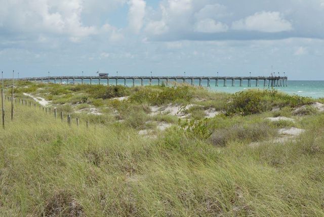 360 THREE LAKES LANE E, Venice, FL 34285