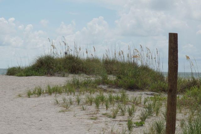 360 THREE LAKES LANE E, Venice, FL 34285