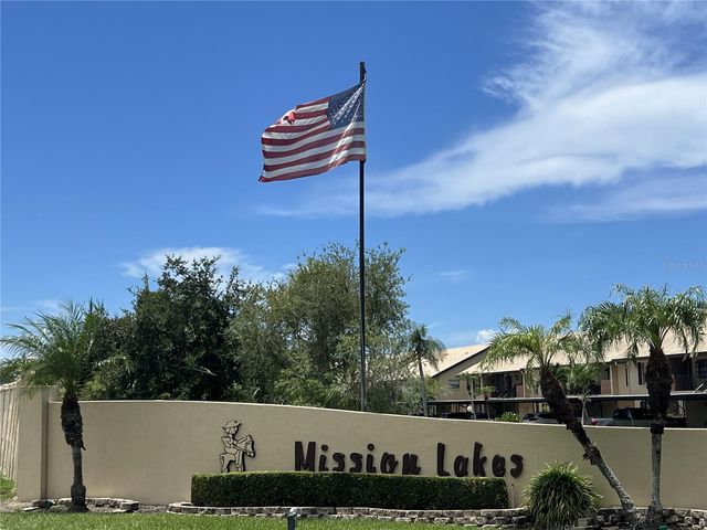 360 THREE LAKES LANE E, Venice, FL 34285