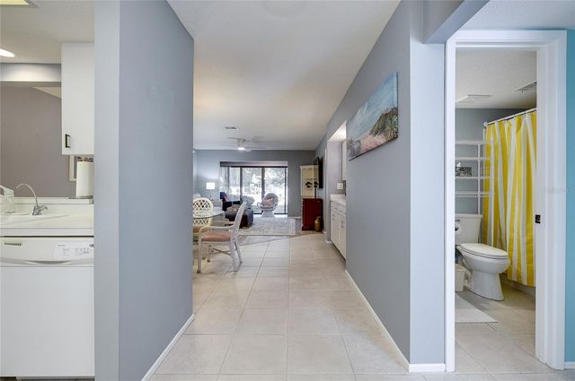 360 THREE LAKES LANE E, Venice, FL 34285