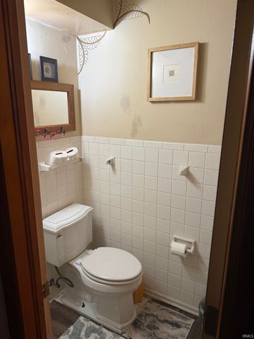 7701 Meadowview Drive, Evansville, IN 47710