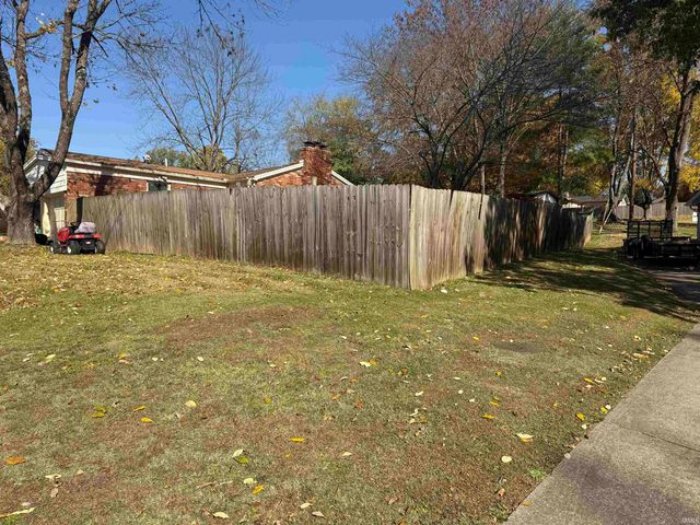 7701 Meadowview Drive, Evansville, IN 47710