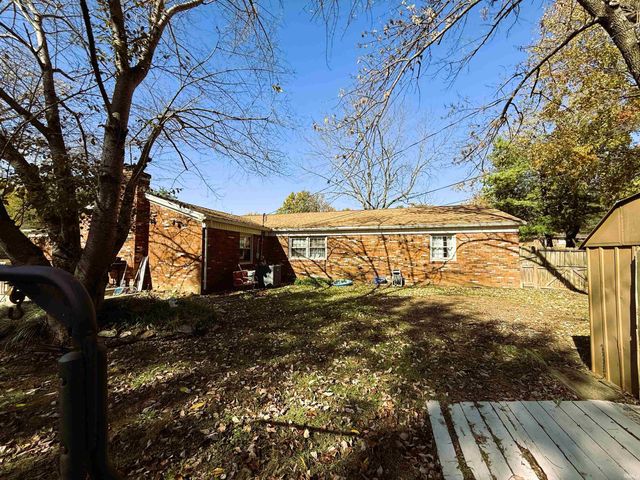 7701 Meadowview Drive, Evansville, IN 47710