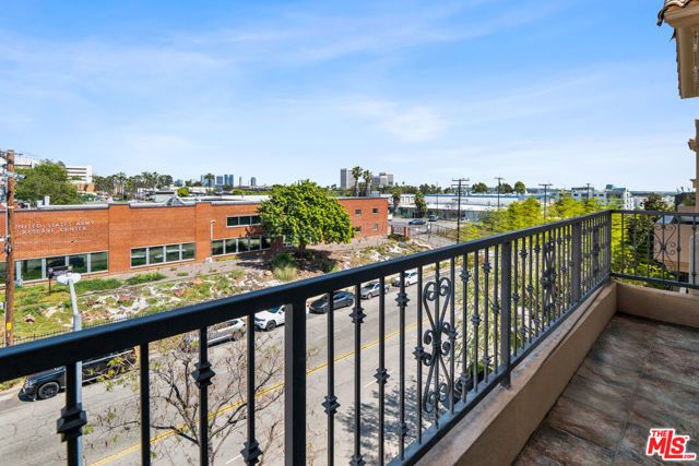 1255 Federal Avenue 401, Los Angeles, CA 90025