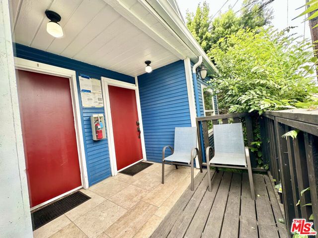 1327 W 35th Street, Los Angeles, CA 90007