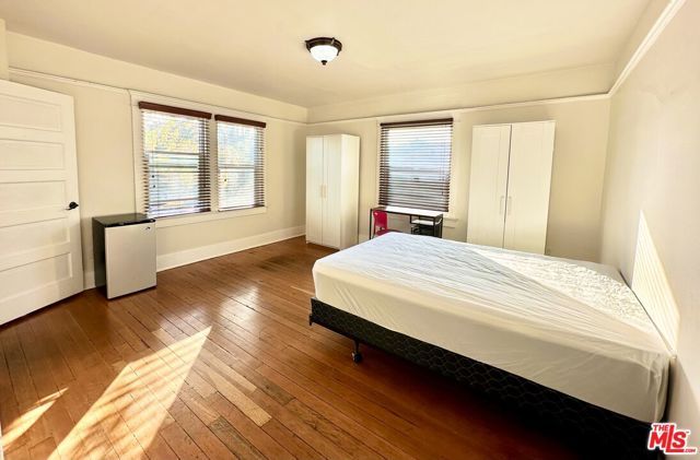 1327 W 35th Street, Los Angeles, CA 90007