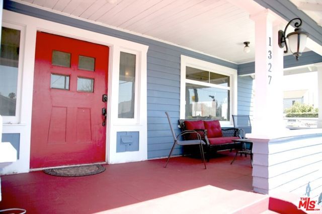 1327 W 35th Street, Los Angeles, CA 90007