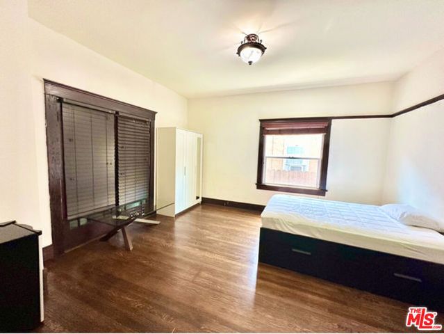 1327 W 35th Street, Los Angeles, CA 90007