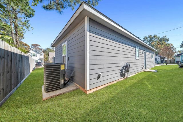 16606 E Forrestal, Montgomery, TX 77316