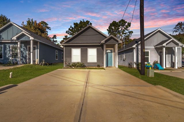 16606 E Forrestal, Montgomery, TX 77316