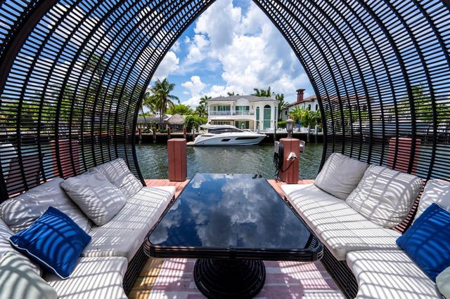 7 Pelican Drive, Fort Lauderdale, FL 33301