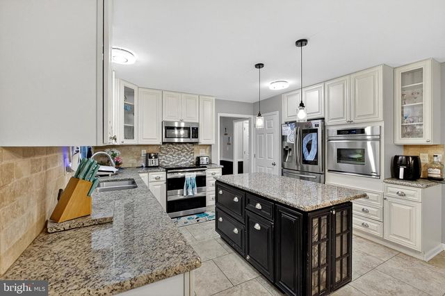 7 DEER TRACK LN, Newark, DE 19711