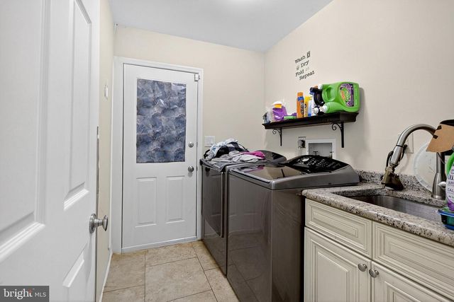 7 DEER TRACK LN, Newark, DE 19711