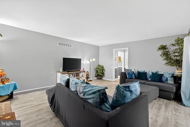 7 DEER TRACK LN, Newark, DE 19711