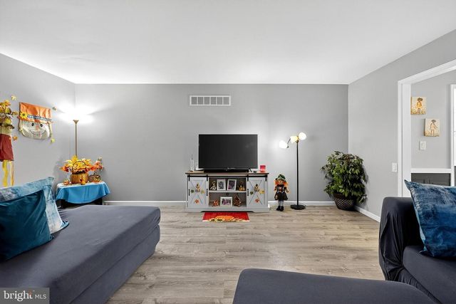 7 DEER TRACK LN, Newark, DE 19711