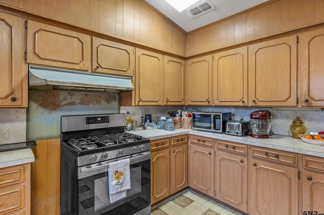110 N GREEN ST, Hawkins, TX 75765