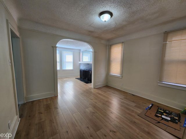 9242 Appoline Street, Detroit, MI 48228