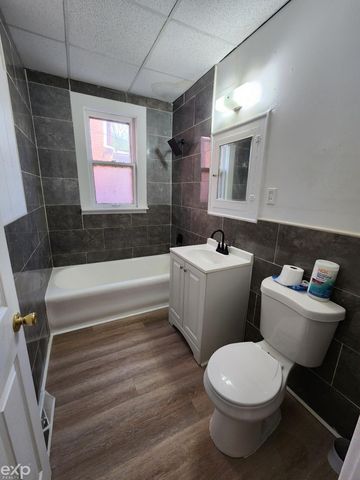 9242 Appoline Street, Detroit, MI 48228