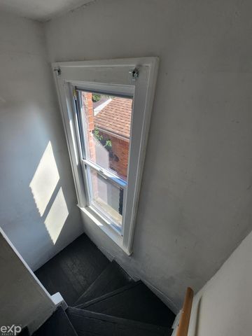 9242 Appoline Street, Detroit, MI 48228