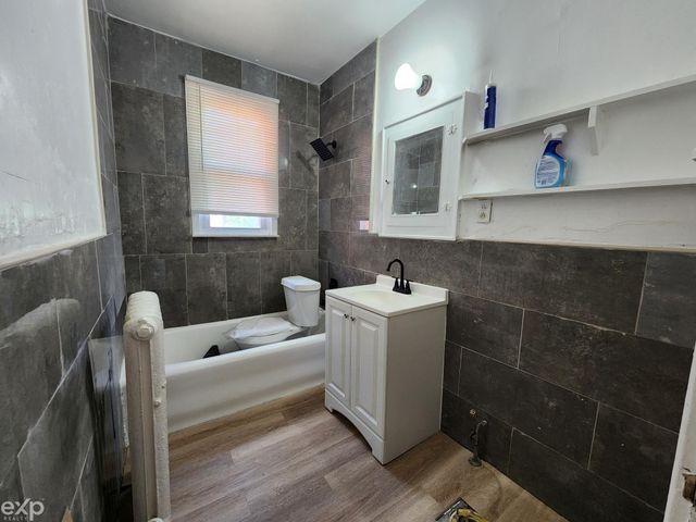 9242 Appoline Street, Detroit, MI 48228