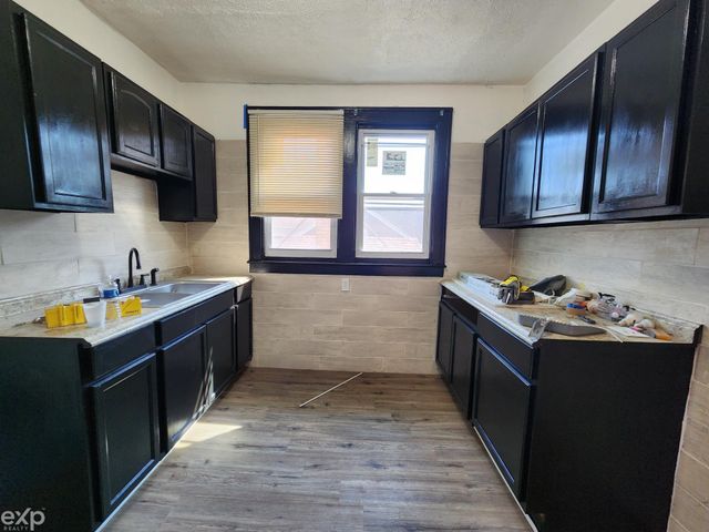 9242 Appoline Street, Detroit, MI 48228