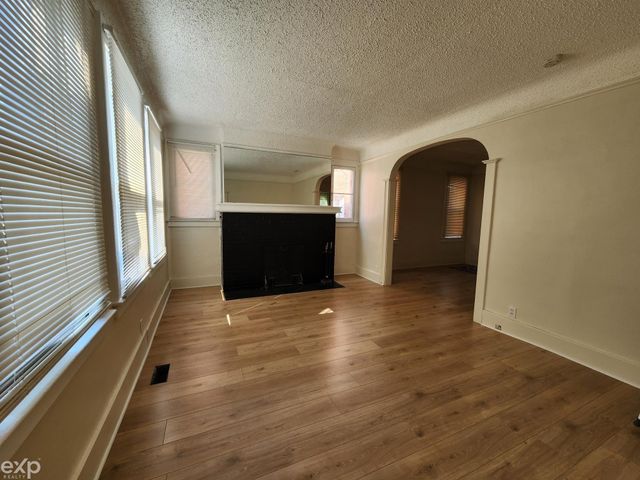 9242 Appoline Street, Detroit, MI 48228