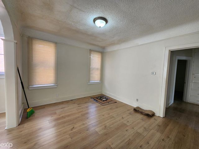 9242 Appoline Street, Detroit, MI 48228