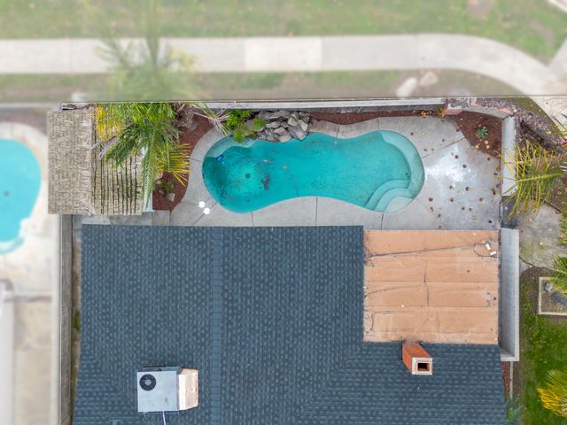 945 N Oakwood Court, Visalia, CA 93291