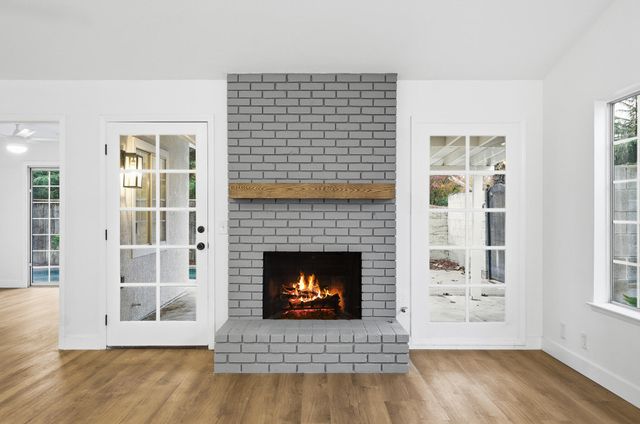 945 N Oakwood Court, Visalia, CA 93291