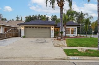 945 N Oakwood Court, Visalia, CA 93291