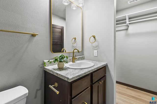 6516 W 6th Pl Place, Sioux Falls, SD 57107