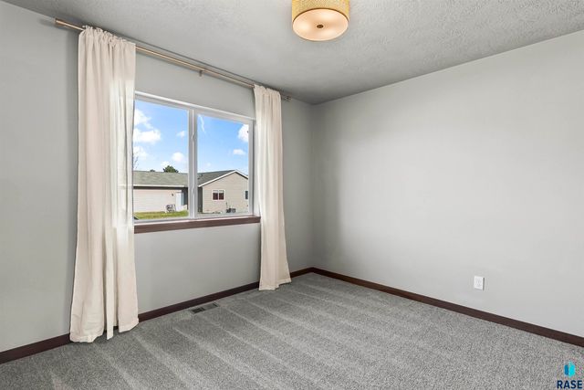 6516 W 6th Pl Place, Sioux Falls, SD 57107