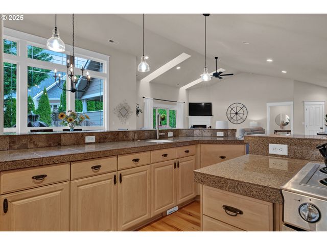 2332 ROSEMARY Ct, Florence, OR 97439