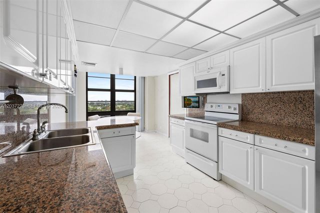 5500 Collins Ave 1401, Miami Beach, FL 33140