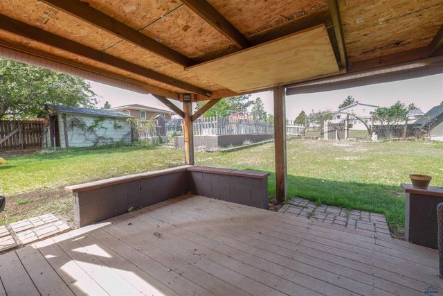 8570 DUNSMORE RD, Rapid City, SD 57702