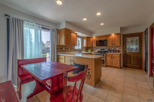 8570 DUNSMORE RD, Rapid City, SD 57702