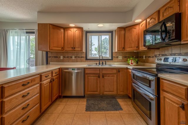 8570 DUNSMORE RD, Rapid City, SD 57702