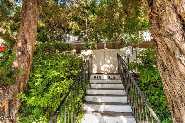 823 N Altadena Drive, Pasadena, CA 91107
