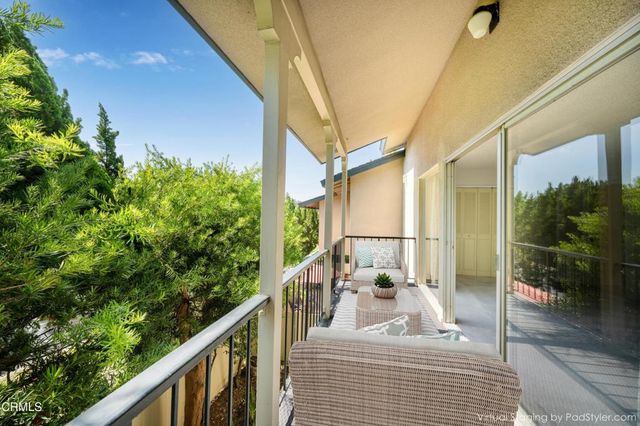 823 N Altadena Drive, Pasadena, CA 91107