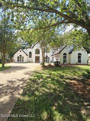 609 Kinsington Court, Ridgeland, MS 39157