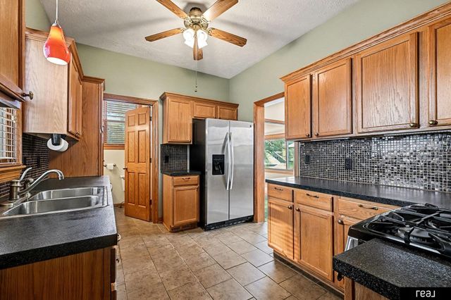 2809 S 32nd Avenue, Omaha, NE 68105