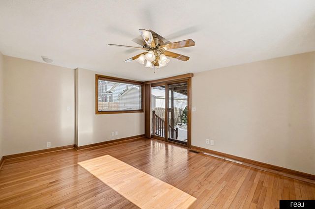 2809 S 32nd Avenue, Omaha, NE 68105