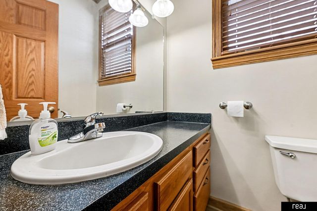 2809 S 32nd Avenue, Omaha, NE 68105