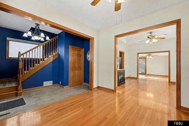 2809 S 32nd Avenue, Omaha, NE 68105