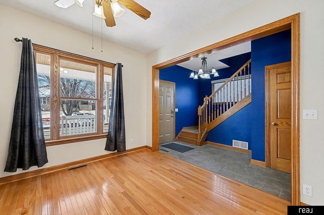 2809 S 32nd Avenue, Omaha, NE 68105